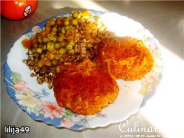 Куриные котлетки с цветной капустой и горошком