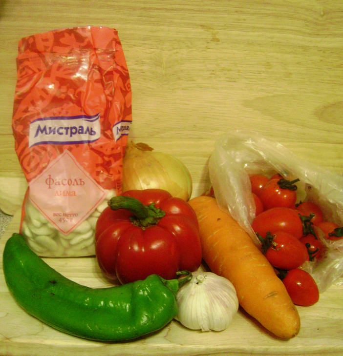 Бараньи ребрышки с овощами и запеченной фасолью.