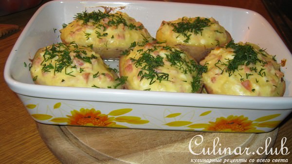 Картофель запеченный с ветчиной и брынзой (Кулинарный алфавит)