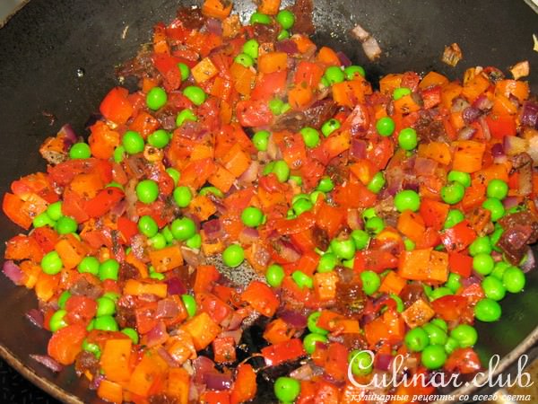 Кускус с овощами и шкварками