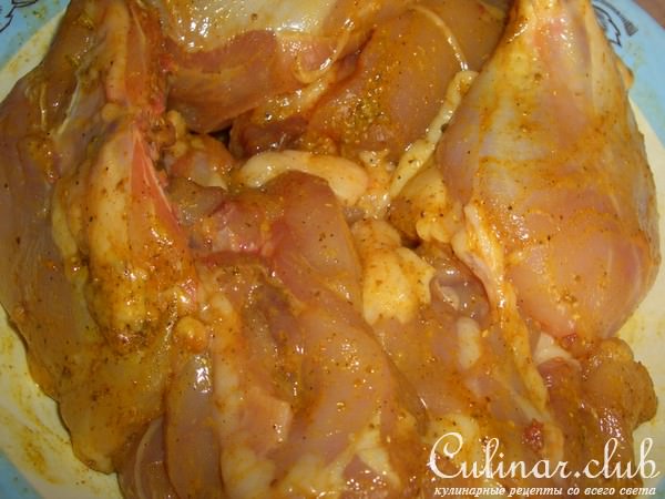 Куриные окорочка тушеные с луком