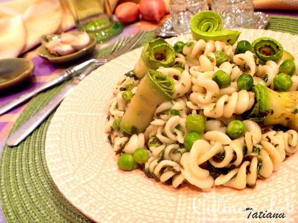 Паста FUSILLI с зеленым горошком и кабачками