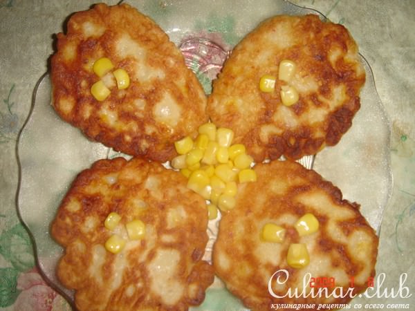 Кукурузные оладьи с курятиной