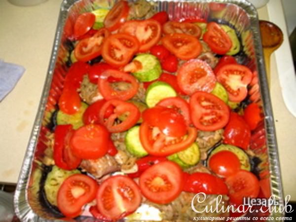 Индюшиные ноги с овощами.