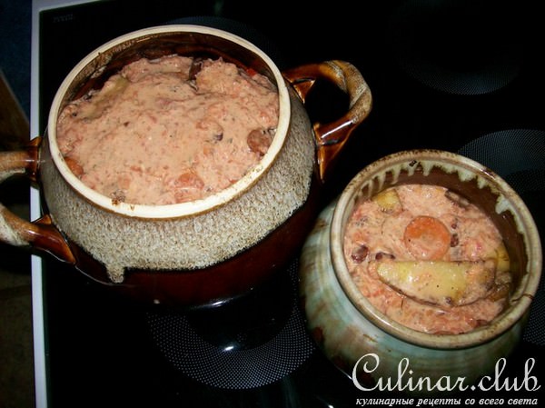 Баранина с фасолью и овощами в горшочках