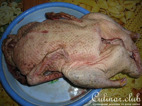 Утка, утомлённая с яблоками.