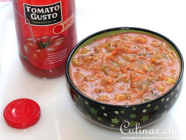 Овощное рагу из кабачков с капустой, морковью и томатным соусом