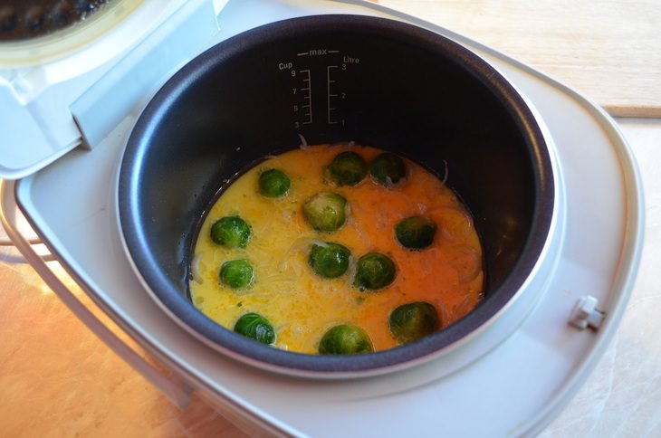 Омлет с брюссельской капустой.