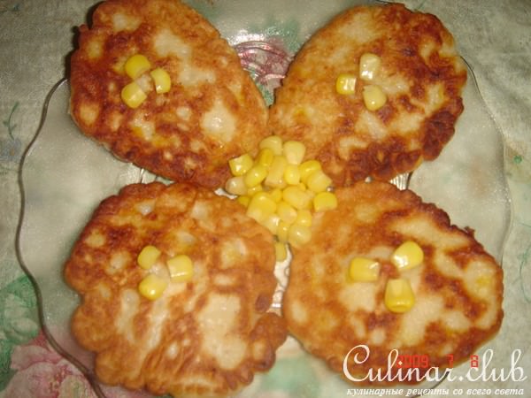 Кукурузные оладьи с курятиной