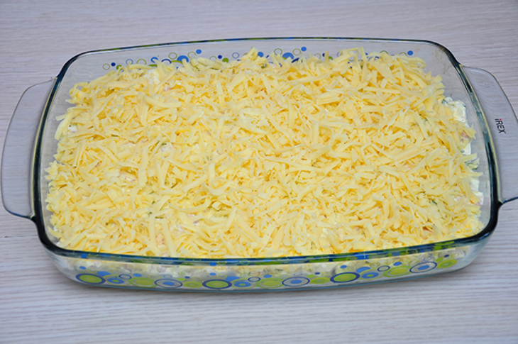 Картофельная запеканка с ветчиной, сметаной и яйцами