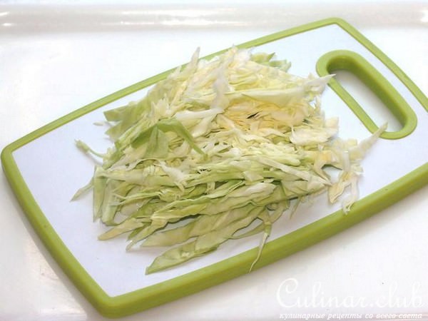 Овощное рагу из кабачков с капустой, морковью и томатным соусом