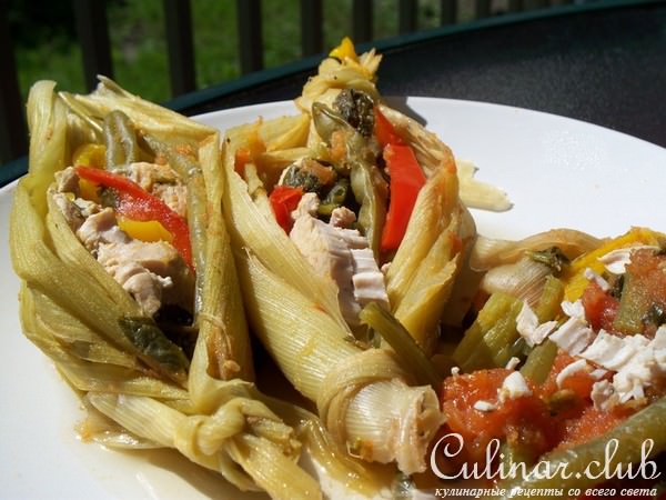 Куриные грудки приготовленые в листьях кукурузных початков!