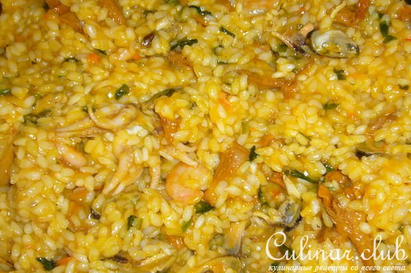 Ризотто с морепродуктами и грибами