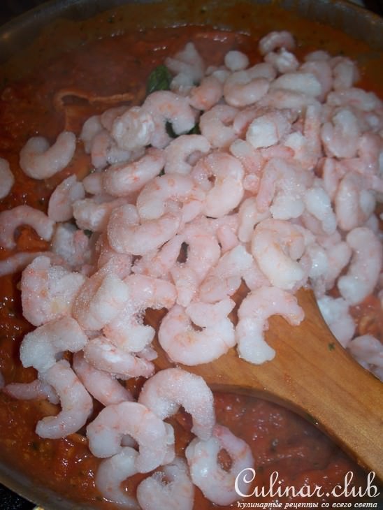Спагетти с беконом и креветками с соусом песто из вяленых помидор !!!
