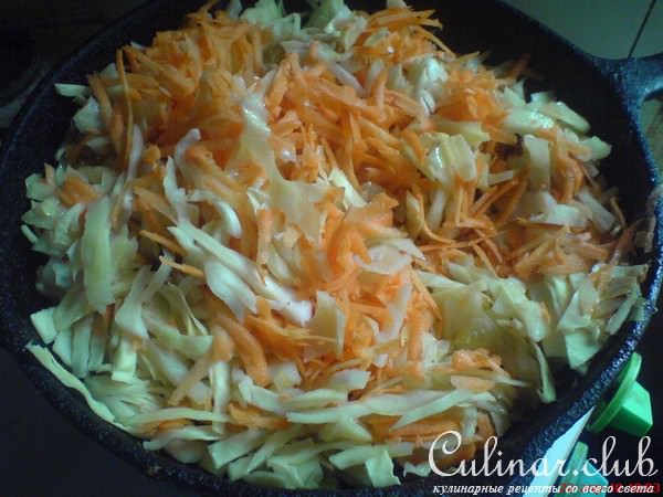 Солянка на сковороде с кальмарами