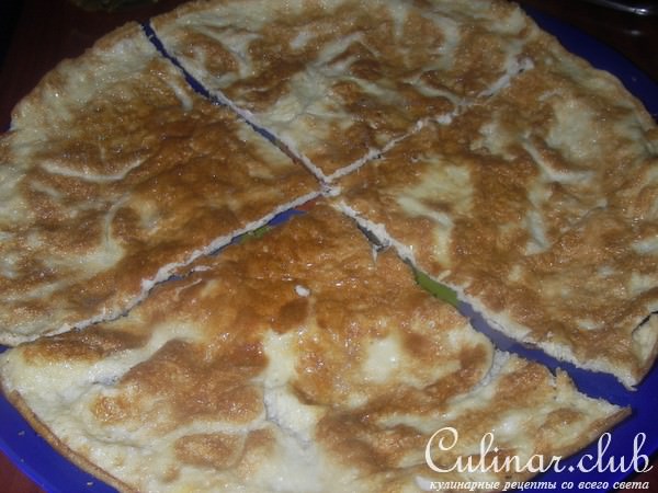 Жареный рис с креветками, овощами и омлетом