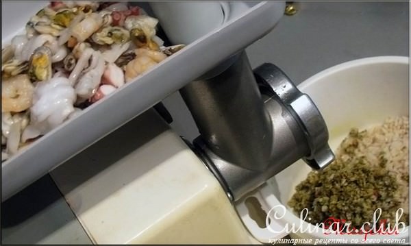 Морские ежики с творожно-апельсиновым соусом и рогаликами