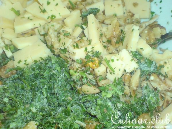 Мясные рулетики с грецкими орехами,сыром и петрушкой