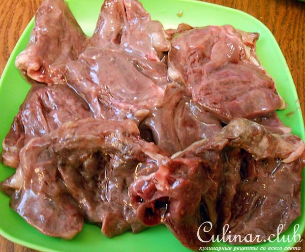 Индюшачьи сердечки с фасолью и осенними овощами (свежими и маринованными) в тажине