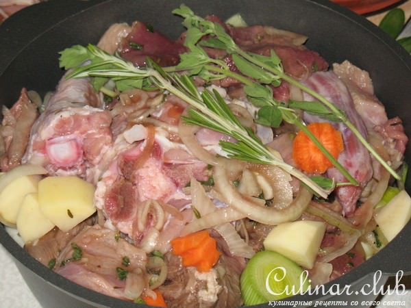 Мясное рагу с овощами по-эльзасски.