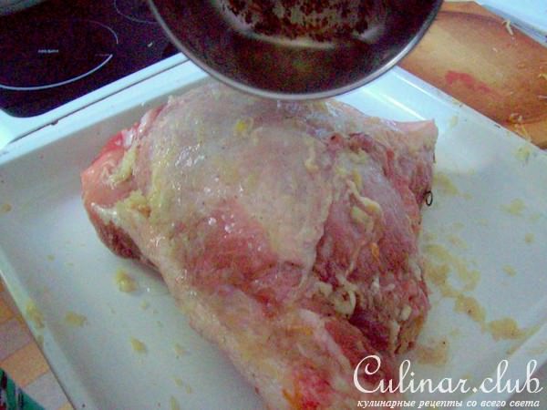 Свиная грудинка,фаршированная капустой.