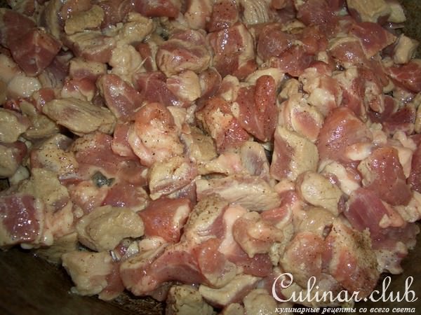Свинина с фасолью и галушками
