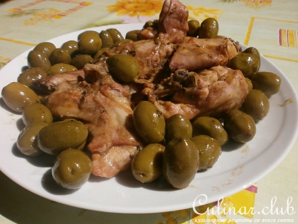 Кролик, тушенный в вине " Марсала" с оливками