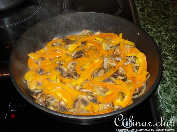 КУРИНАЯ ГРУДКА С ОВОЩАМИ,ТУШЕННАЯ В СЛИВКАХ