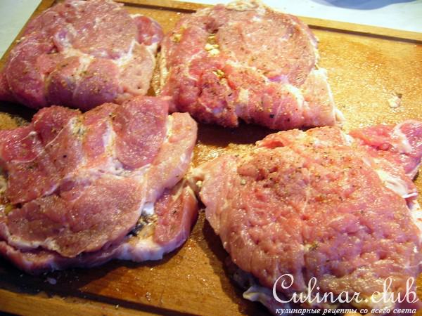 Свиные шницели с фетой и сушенными помидорами