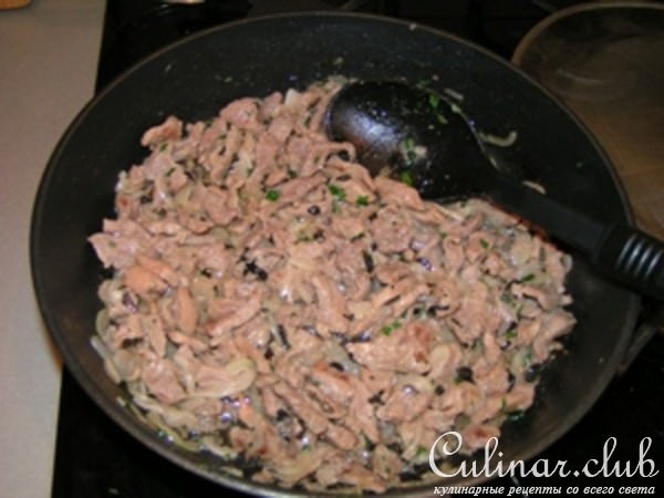 Мясо в сырной подливе