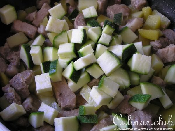 Свинина с картофелем, цуккини и эстрагоном