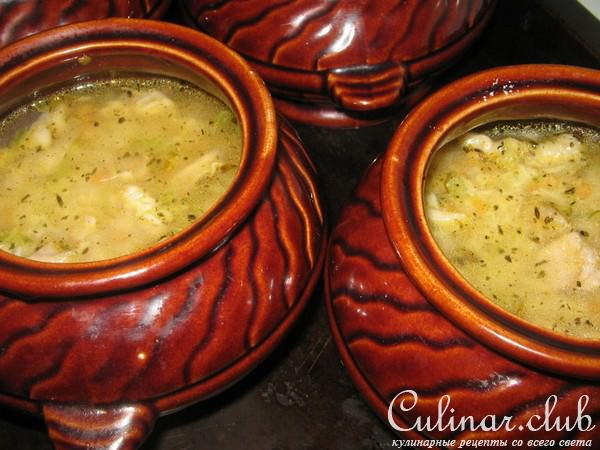 Рис с курицей и капустой в горшочке.