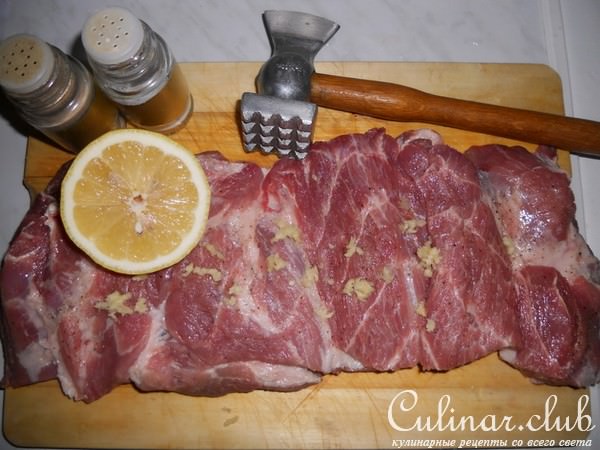Запеченная свиная шейка с дыней