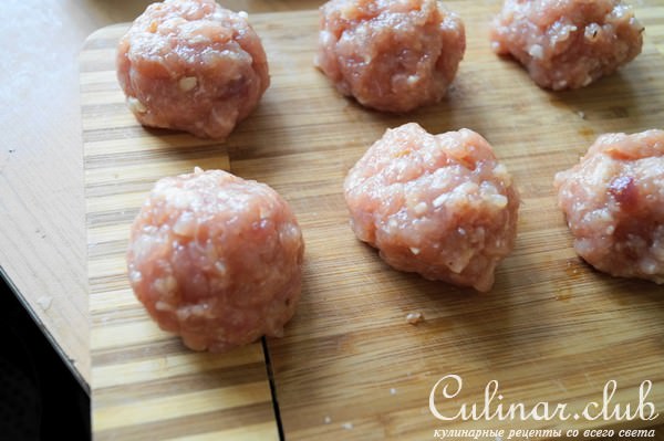 Слоеные клубочки с мясным фаршем под сыром