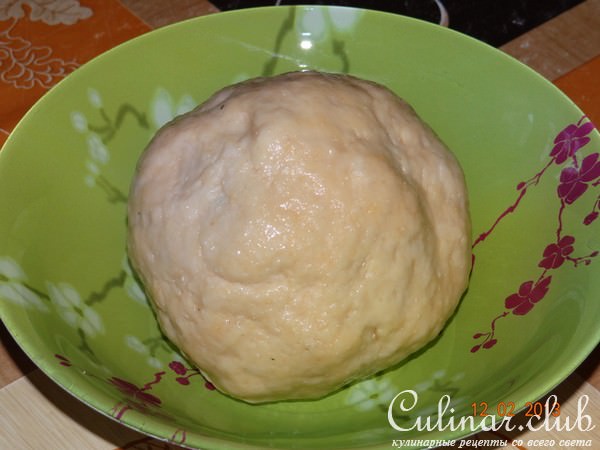 Жаркое из мяса с квашеной капустой и съедобной крышечкой
