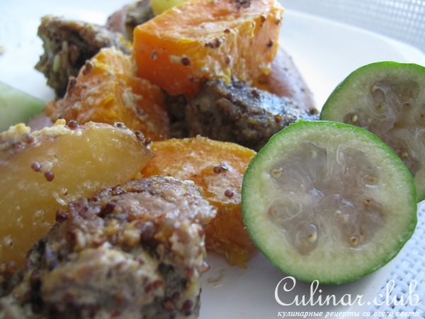 Мясо запечённое с овощами в горчичном соусе.