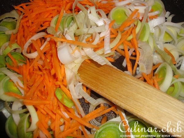 Вырезка с рисовой лапшой и овощами