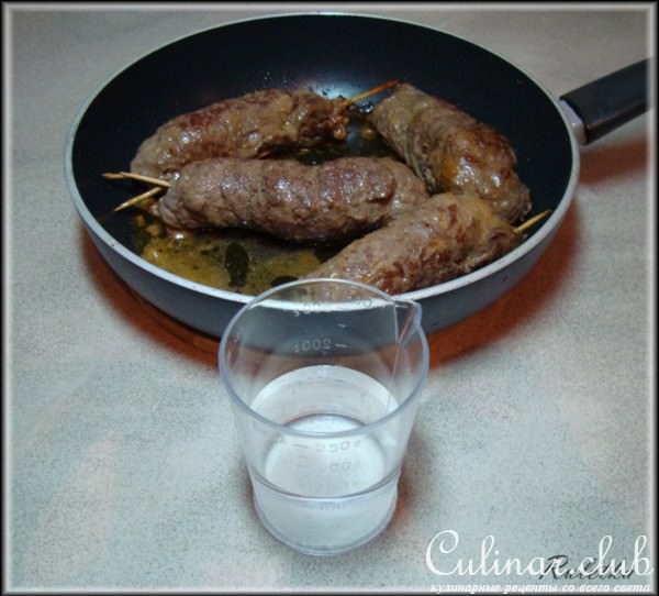 Мясные роллы в сидровом соусе.