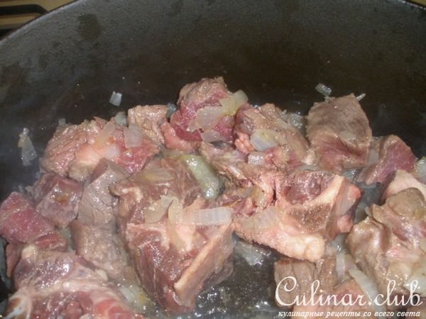 Говядина с перловой крупой и горчично-сырными кнедликами