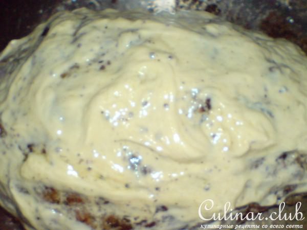 Мясо ,запеченное под сметанно-горчичным кремом и нашпигованое черносливом