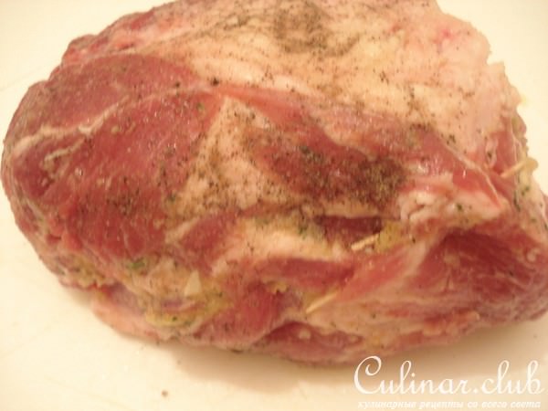 кусок пикантного свиного мяса запечёного в духовке
