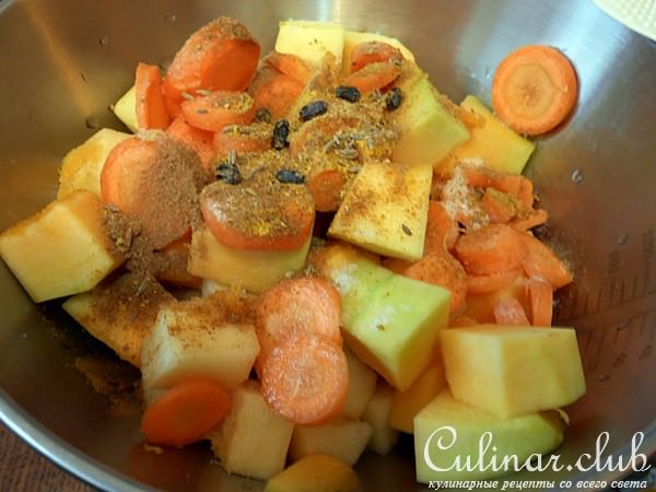 Индюшачьи сердечки с фасолью и осенними овощами (свежими и маринованными) в тажине