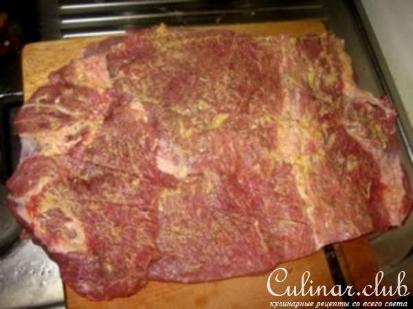 Рулет из свинины с грушами и сыром