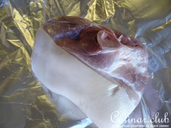 " Кусок Мяса с Розмарином и Чесноком под Банановым Соусом "