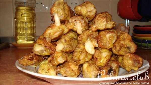Отбивные с черносливом сыром и грибами