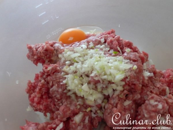 Фрикадельки тушеные с кислой капустой