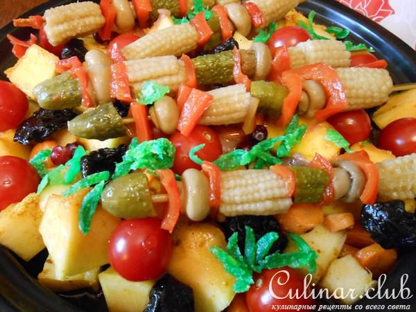 Индюшачьи сердечки с фасолью и осенними овощами (свежими и маринованными) в тажине