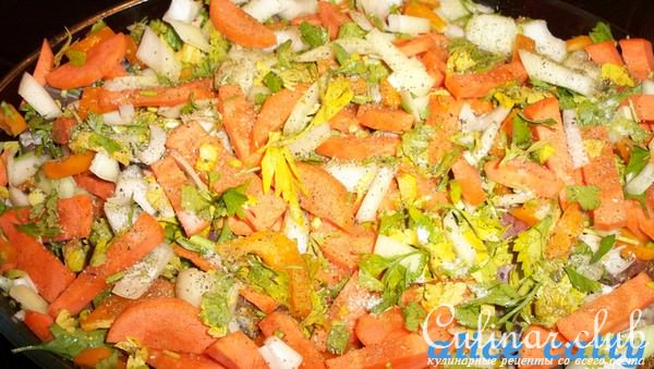 Пряный заяц в духовке с овощами