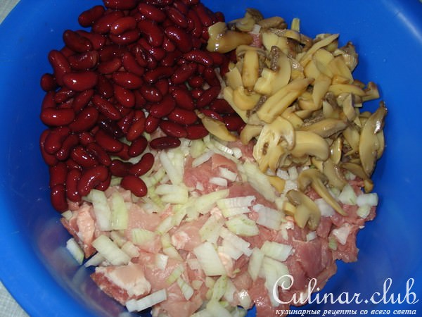 Мясо в горшочке
