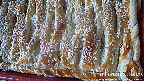Свинина с клюквой и ананасами запеченная с сыром под румяной слоеной ажурной шапочкой!